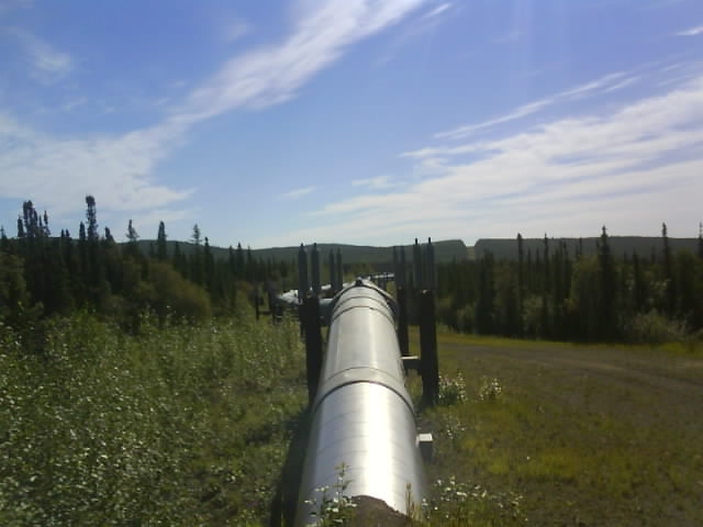 100 Dalton Highway Alaskan Pipeline 10th July 2010.jpg